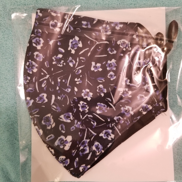 LAST ONE 💙💙💚💚Tori burch facemask - Picture 2 of 5